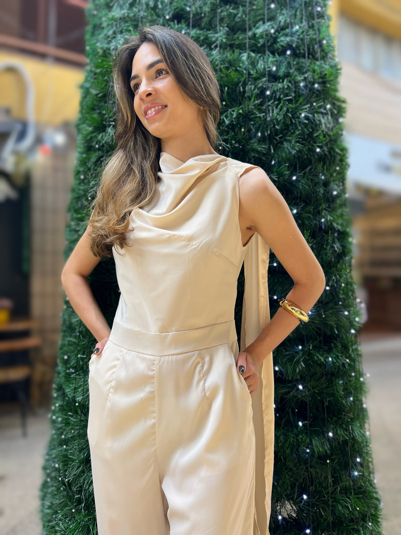 MACACÃO FEMININO MANGA CURTA CETIM NUDE