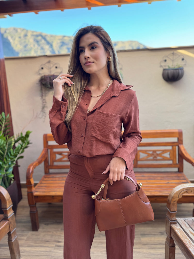 CONJUNTO FEMININO CALÇA E CAMISA  MARROM