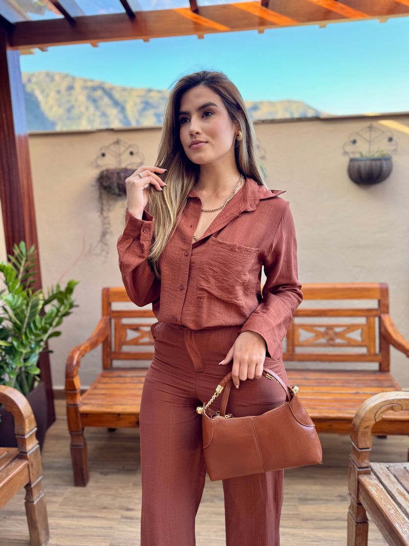 CONJUNTO FEMININO CALÇA E CAMISA  MARROM