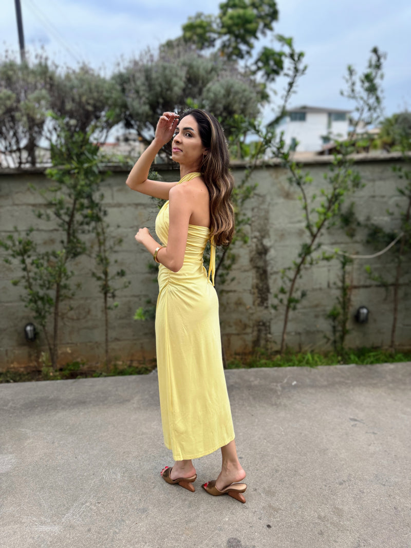 VESTIDO LONGO FEMININO COM ARGOLA NO DECOTE LATERAL AMARELO