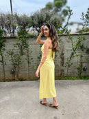 VESTIDO LONGO FEMININO COM ARGOLA NO DECOTE LATERAL AMARELO